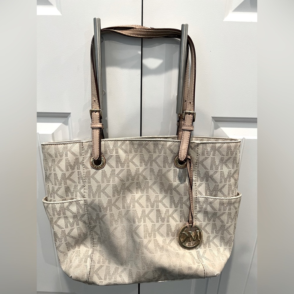 Michael Kors Jet Set signature tote